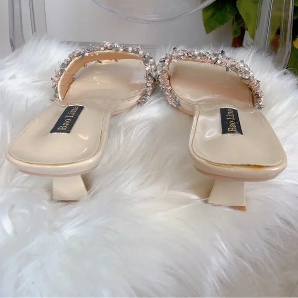 Tweed with Pearl Vintage Triangle Heel Sandal - Picture 4 of 7